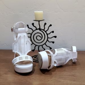 Charlotte Rouse White 5" Heels, size 6